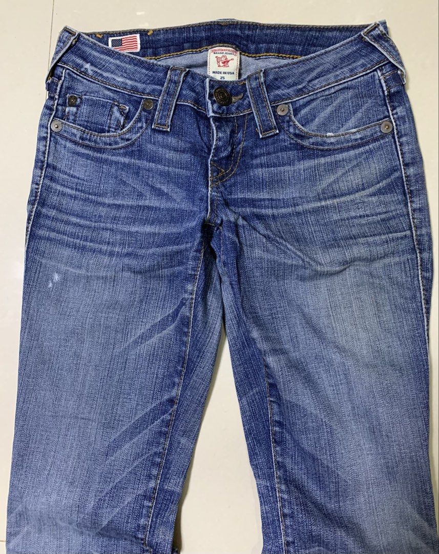 True Religion denim pants (Category: Jeans) located in Molave. Submitted by mysticbird_38213e (Listing ID 1470098383, Image 3). Description: Vintage leather patch Good condition pa po Solid nito size 25 on tag.