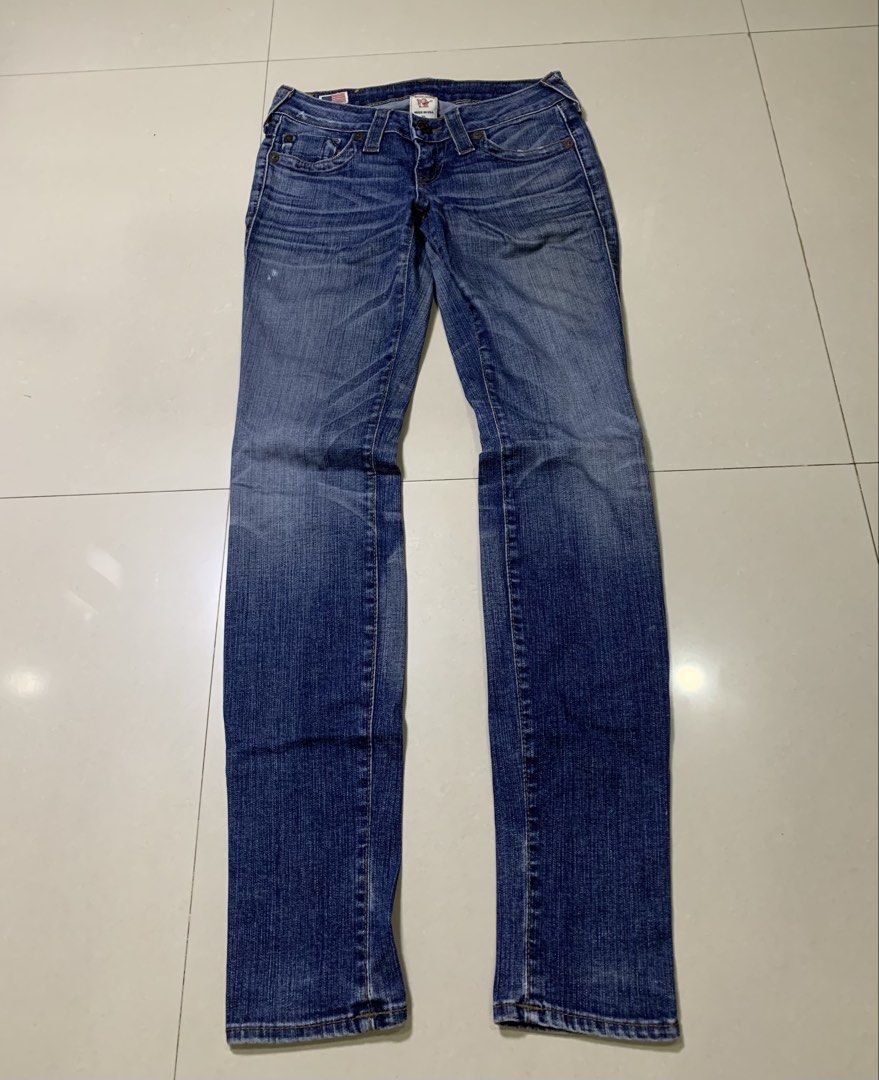 True Religion denim pants (Category: Jeans) located in Molave. Submitted by mysticbird_38213e (Listing ID 1470098383, Image 1). Description: Vintage leather patch Good condition pa po Solid nito size 25 on tag.