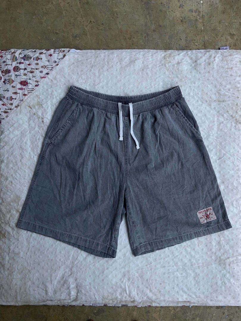 True Religion washed Grey short (Category: Shorts) located in Lianga. Submitted by arwthrifts (Listing ID 1470071475, Image 1). Description: TRUE RELIGION Washed Grey Short Excellent Condition no issue 9.8/10 color rate dimes: 32-34 waistline 21 Length .