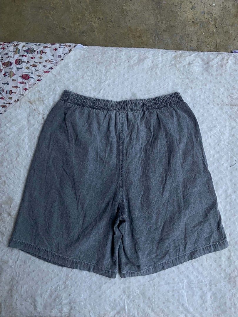 True Religion washed Grey short (Category: Shorts) located in Lianga. Submitted by arwthrifts (Listing ID 1470071475, Image 2). Description: TRUE RELIGION Washed Grey Short Excellent Condition no issue 9.8/10 color rate dimes: 32-34 waistline 21 Length .
