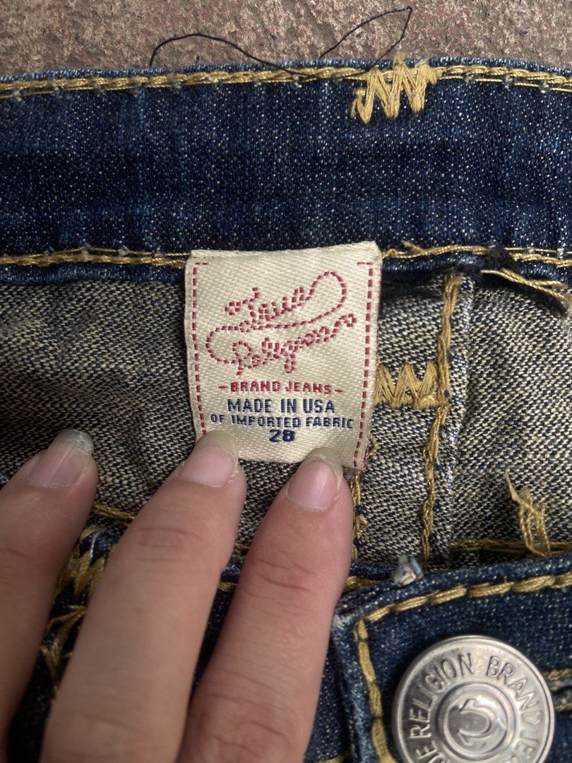 TRUE RELIGION LOW RISE PANTS (Category: Jeans) located in El Salvador. Submitted by 00jiroo00 (Listing ID 1470095089, Image 2). Description: TRUE RELIGION LOW RISE PANTS Dimensions: W - 28 L - 39.5 T - 9.5 H - 8 Details: good condition must have size 28 on tag back tab issue minimal loose stitch need wash Condition: 9/10 Color rate: 9/10 Swipe for more details… M: ₱700 📌 Before You Buy: 📃 Please read all item details carefully 📍 Payment-first 