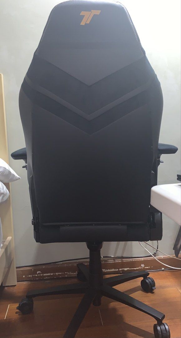 Tt racing maxx gaming chair (Category: Chairs) located in Caloocan City. Submitted by smell_730 (Listing ID 1470088346, Image 2). Description: Tt racing maxx gaming chair. Bought May 2026. Brand new, no damages. Adjustable armrests, Reclinable seat.