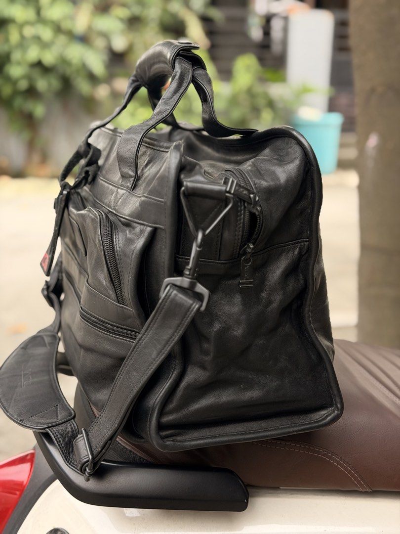 Tumi Leather Briefcase (Category: Luxury Bags & Wallets) located in Cavite. Submitted by shiro_____. (Listing ID 1470022674, Image 3). Description: For sale🔥 Tumi Leather Briefcase Verygood condition on its age Still presentable Sign of usage only Pm po sa more pictures Price 7800 Pm🗝️.