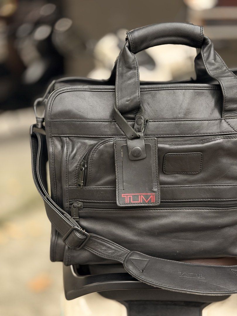 Tumi Leather Briefcase (Category: Luxury Bags & Wallets) located in Cavite. Submitted by shiro_____. (Listing ID 1470022674, Image 2). Description: For sale🔥 Tumi Leather Briefcase Verygood condition on its age Still presentable Sign of usage only Pm po sa more pictures Price 7800 Pm🗝️.