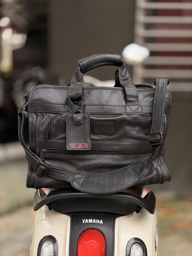 Tumi Leather Briefcase (Category: Luxury Bags & Wallets) located in Cavite. Submitted by shiro_____. (Listing ID 1470022674, Image 1). Description: For sale🔥 Tumi Leather Briefcase Verygood condition on its age Still presentable Sign of usage only Pm po sa more pictures Price 7800 Pm🗝️.