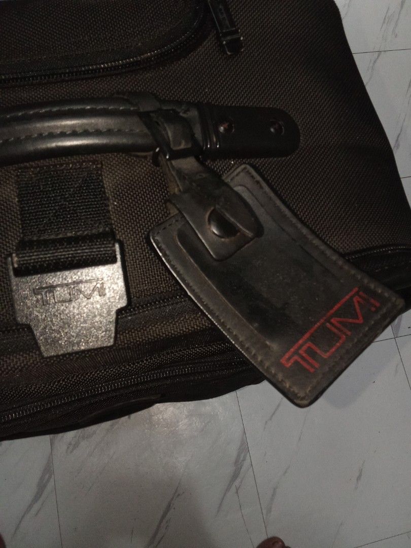 Tumi Luggage Roller Bag Original (Category: Luxury Bags & Wallets) located in Manila. Submitted by christoph17 (Listing ID 1470055561, Image 2). Description: great condition original issue on last pic broken handle.