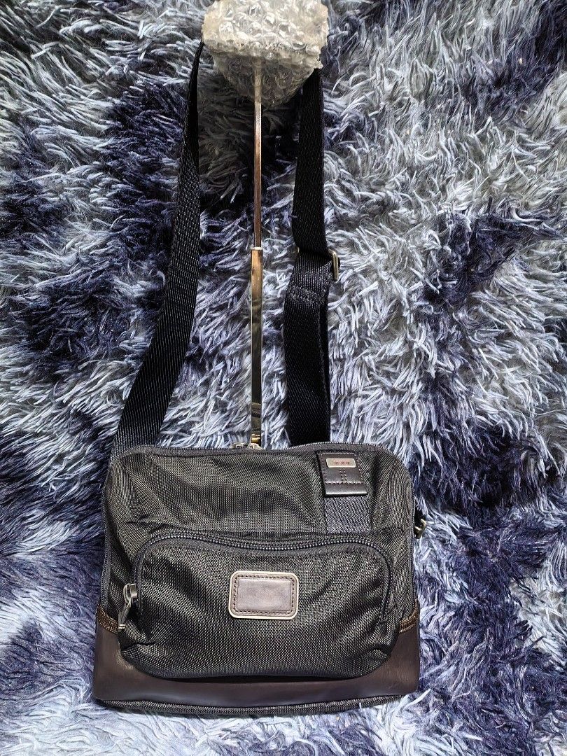 Tumi sling bag Otentik (Category: Sling Bags) located in Iloilo. Submitted by luxury.ilo1984 (Listing ID 1469951366, Image 1). Description: Super excellent condition no issue Guaranted Otentik Size small to semi med.