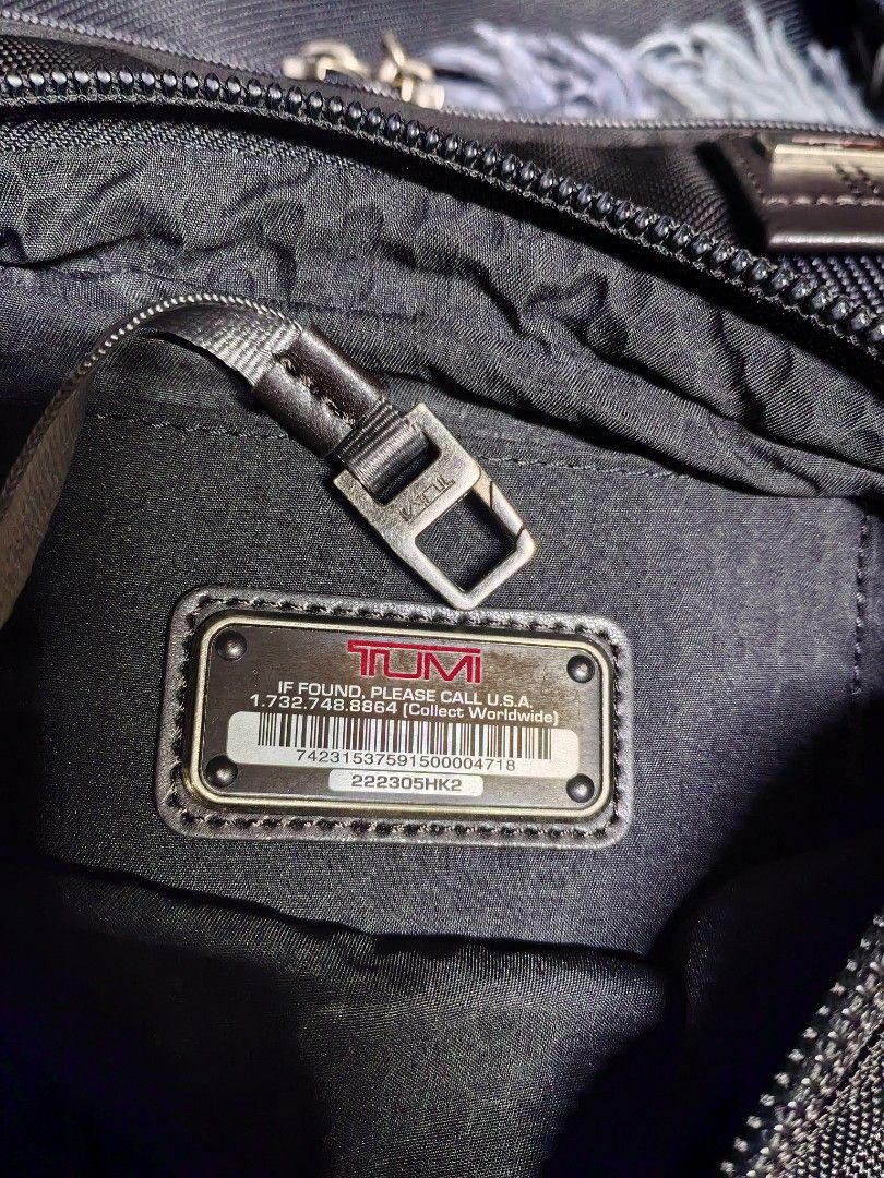 Tumi sling bag Otentik (Category: Sling Bags) located in Iloilo. Submitted by luxury.ilo1984 (Listing ID 1469951366, Image 2). Description: Super excellent condition no issue Guaranted Otentik Size small to semi med.