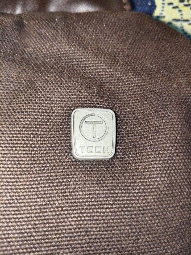 Tumi t tech crossbody bag (Category: Sling Bags) located in Legazpi City. Submitted by georgepine07142 (Listing ID 1469979877, Image 2). Description: .