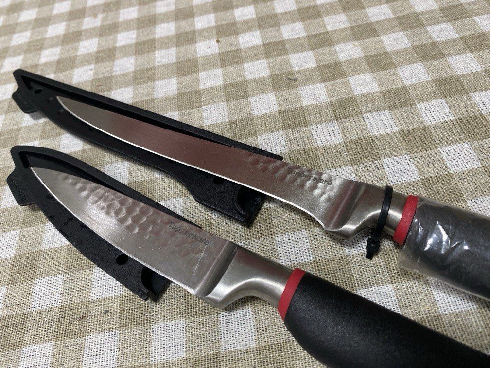 Tupperware Kitchen Knife Set with Sheaths (Category: Knives & Chopping Boards) located in Cavite. Submitted by yc.shoppemnl (Listing ID 1469997189, Image 2). Description: - Authentic Tupperware kitchen knife set (2 pieces included) - Includes protective plastic sheaths for safe storage - 1 knife features a stylish hammered blade texture - 1 knife features a precise smooth narrow blade - Ergonomic black handles with stylish red accent rings - Ultr