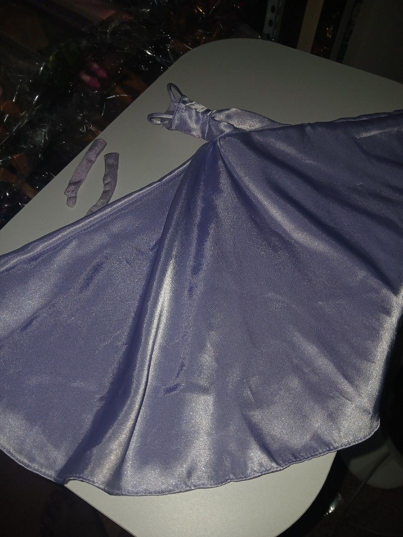 Twilight Barbie gown 2002 (Category: Kids Toys) located in Subic. Submitted by frncnjntmr22 (Listing ID 1470113041, Image 3). Description: already washed, sanitezed & removes stain already flaw: natanggal na yung glitters kung magaling ka mag reglitters or restoring pwede mo DIY..