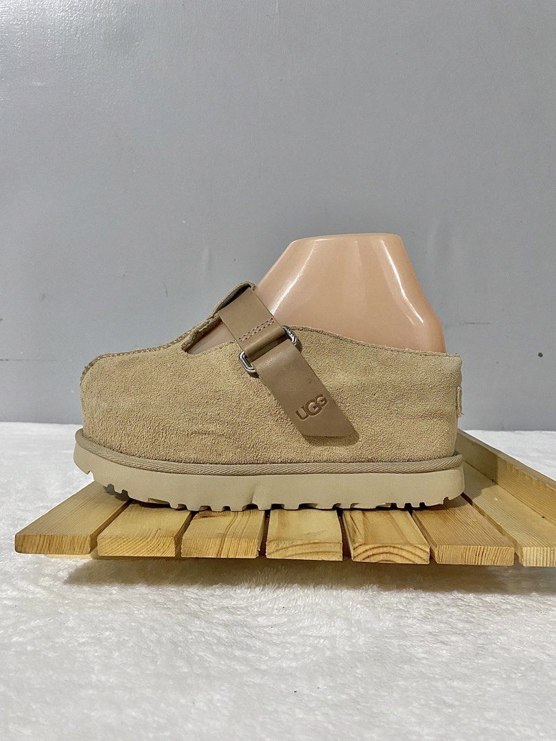 UGG goldenstar high clógs (Category: Wedges) located in Bulacan. Submitted by parapapa (Listing ID 1470096496, Image 1). Description: us 5 / euro 36 / 22cm platform: 3” good as new!.