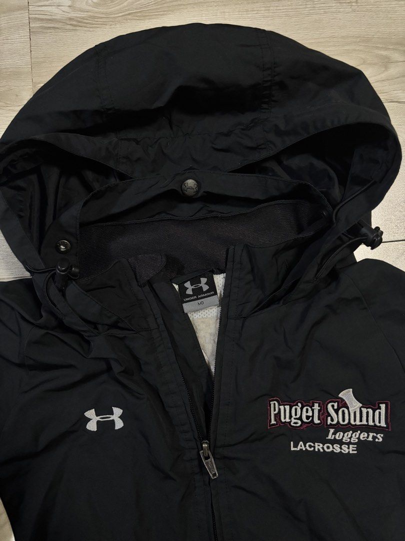 Under armour (Category: Coats, Jackets and Outerwear) located in Cavite. Submitted by cesxyyylll (Listing ID 1470044282, Image 3). Description: Need wash only Na tatago yung hoodie nito 9/10 conditio .