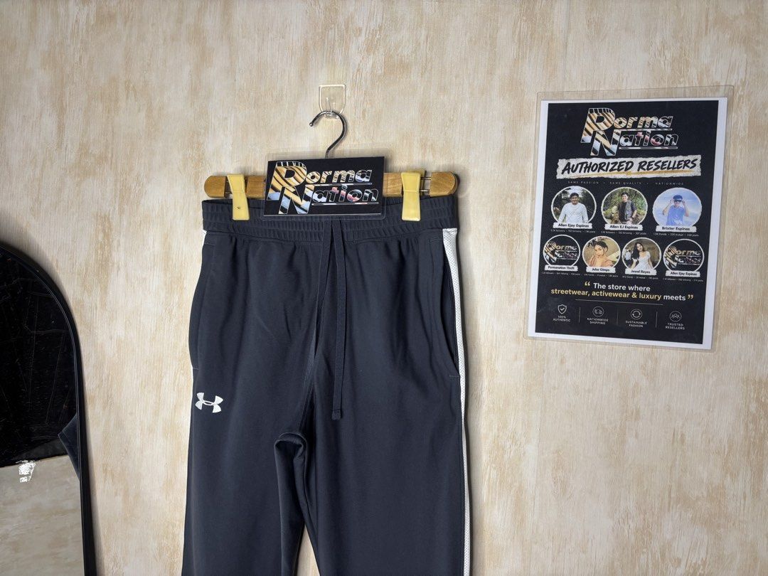 UNDER ARMOUR EMBROIDERED LOGO TRACK PANTS (Category: Joggers) located in Cabuyao City. Submitted by pormanation-thrift-store (Listing ID 1469998040, Image 2). Description: UNDER ARMOUR EMBROIDERED LOGO TRACK PANTS Condition: LIKE NEW Color rate: 10/10 Size: LARGE Dimes: 30-34”Wx39”L Issue: NONE‼️ Price: 1500.
