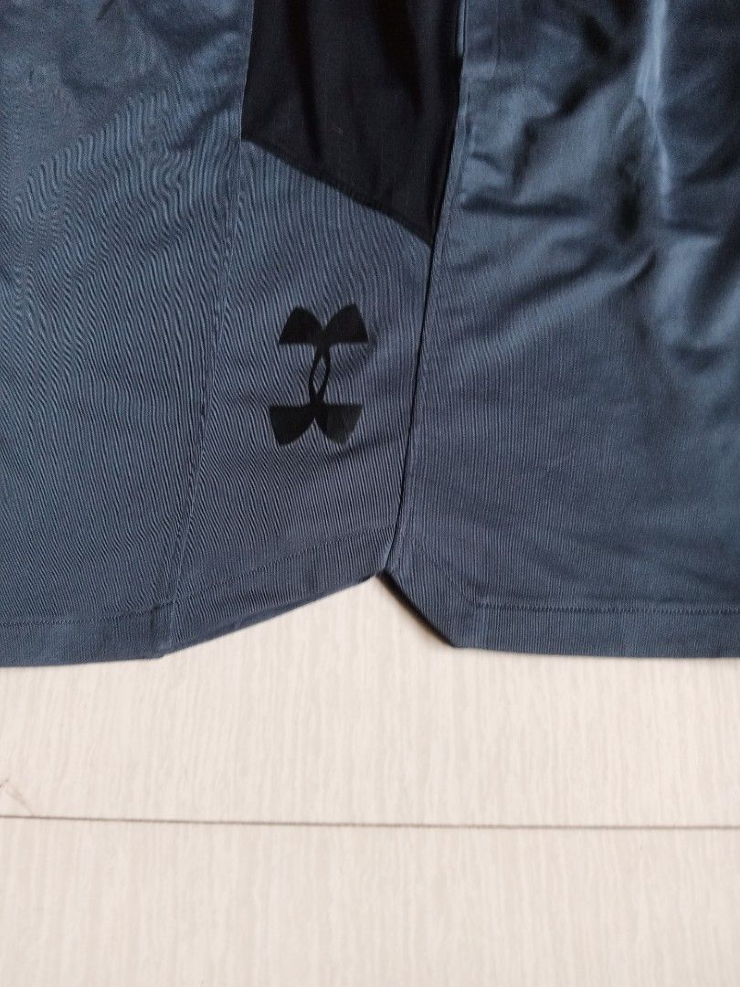Under Armour HeatGear Fitted Athletic Shorts (Category: Shorts) located in Tanay. Submitted by jrgoods (Listing ID 1470110334, Image 3). Description: UA DRI-FIT short Xxl Waistline 36-42 Length 20 Good as new condition 599+ship Tanay Rizal location Shipping Nationwide - Color: Dark grey with black mesh panels - Technology: HeatGear to keep you cool during intense workouts - Features: Elastic waistband with adjustable drawstring and iconic logo ne