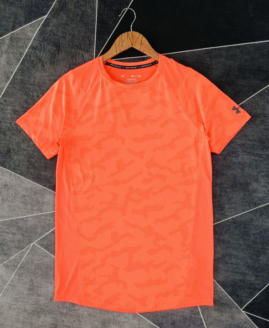 Under Armour Shirt (Authentic) (Category: Activewear) located in Cebu City. Submitted by renzecamingay (Listing ID 1469956045, Image 1). Description: Under Armour Good as New Medium fit Width 19 Length 29 850 Plus ship Only Thank you and GOD bless ☺️.
