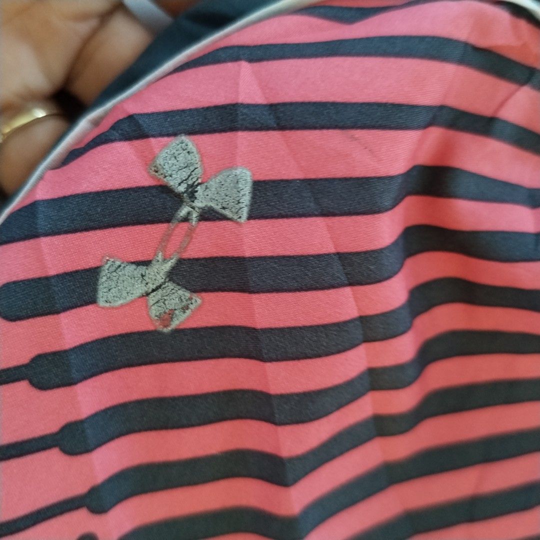 Under Armour Short (Category: Activewear) located in Dumanjug. Submitted by cebuanaavtg (Listing ID 1470065126, Image 3). Description: issue: lightly faded logo.