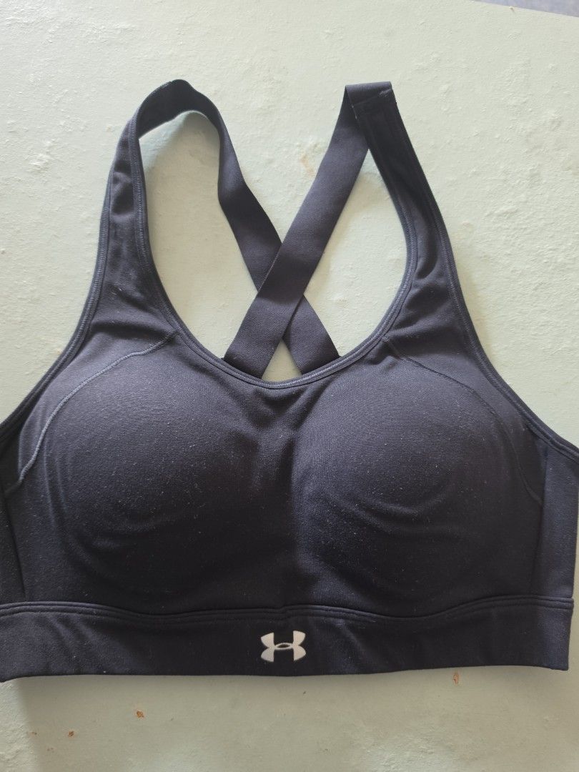 Under Armour Sports Bra Bundle (Category: Activewear) located in Pasay City. Submitted by awesomedoxie (Listing ID 1470038443, Image 3). Description: - Brand: Under Armour - Item: Sports Bra Bundle (2 pieces) - Colors: White and Black - Size: Large (L) - Closure: Adjustable hook and eye back - Design: Crossback strap - Material: Moisture-wicking athletic fabric .