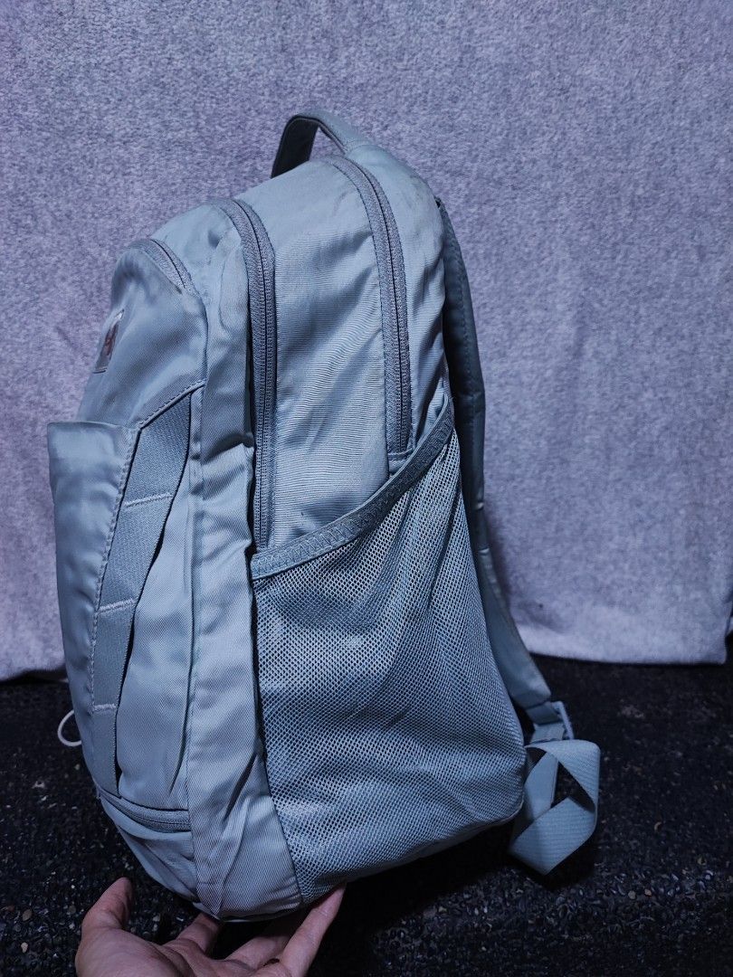 Under Armour Storm Backpack (Category: Backpacks) located in Baguio. Submitted by jayrgijc52758 (Listing ID 1470088871, Image 3). Description: Under Armour Hustle Signature Backpack 25L May bottom compartment for shoes or laundry Needs washing Very nice nito 700.