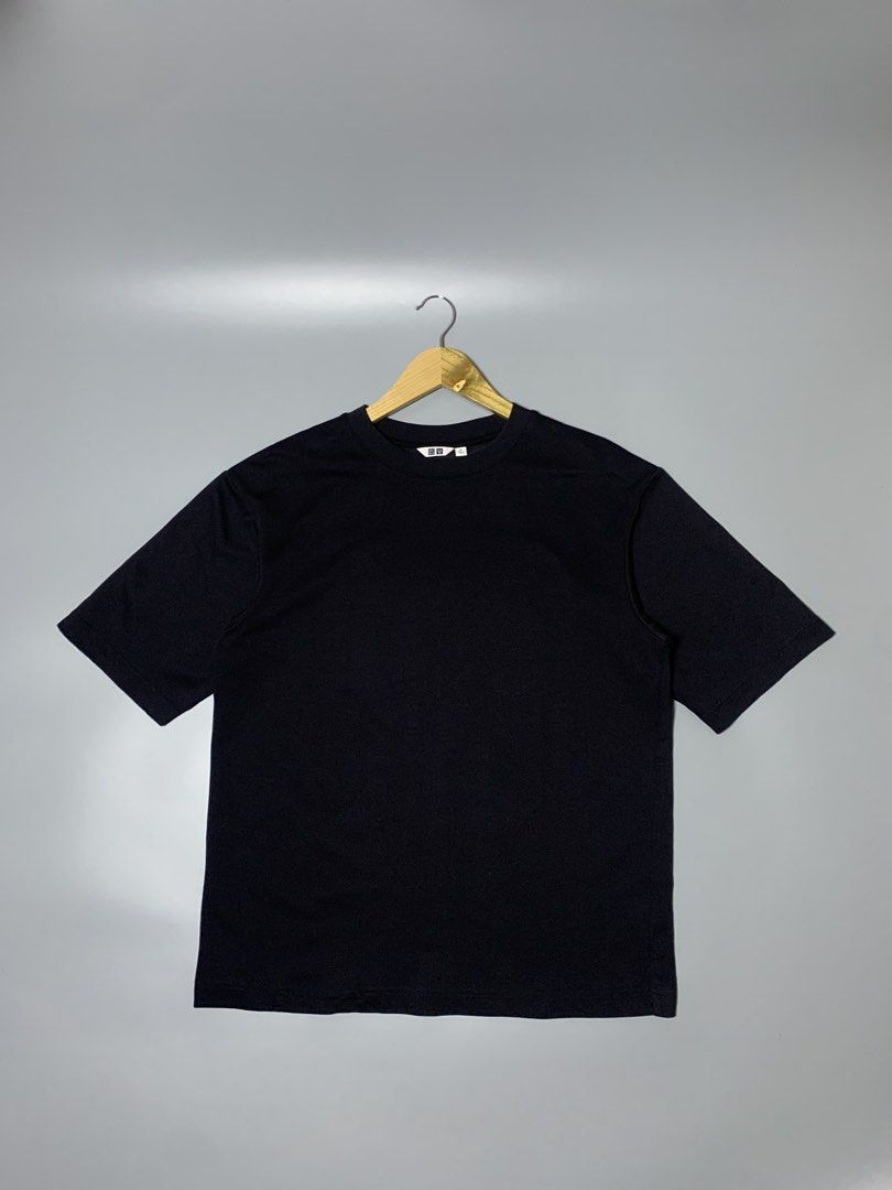 Uniqlo AIRism Black (Category: Formal Shirts) located in Manila. Submitted by macadr1p (Listing ID 1470117403, Image 2). Description: Uniqlo AIRism 𝑴𝒆𝒂𝒔𝒖𝒓𝒆𝒎𝒆𝒏𝒕𝒔 — 22x26 ( Boxy ) 𝑩𝒆𝒔𝒕 𝑭𝒊𝒕 — Medium 𝑪𝒐𝒍𝒐𝒓 𝑹𝒂𝒕𝒆— 10/10 𝑪𝒐𝒏𝒅𝒊𝒕𝒊𝒐𝒏 — Like New 𝑻𝒂𝒈𝒔 — Complete 𝑰𝒔𝒔𝒖𝒆𝒔 — None 𝑭𝒂𝒃𝒓𝒊𝒄 — High-quality 𝑪𝒐𝒍𝒐𝒓 — Not faded 𝑺𝒊𝒈𝒏𝒔 𝒐𝒇 𝑼𝒔𝒂𝒈𝒆 — None 𝑫𝑰𝑺𝑪𝑳𝑨𝑰𝑴𝑬𝑹❗️ 𝑨𝒍𝒍 𝒑𝒉𝒐𝒕𝒐𝒔, 𝒃𝒓𝒂𝒏�