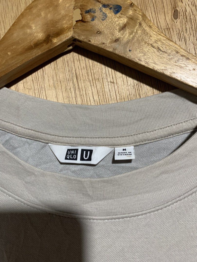 Uniqlo Airism M (Category: Tshirts & Polo Shirts ) located in Cebu City. Submitted by handpickedxthrift (Listing ID 1469948600, Image 3). Description: No issue Color rate 10/10.
