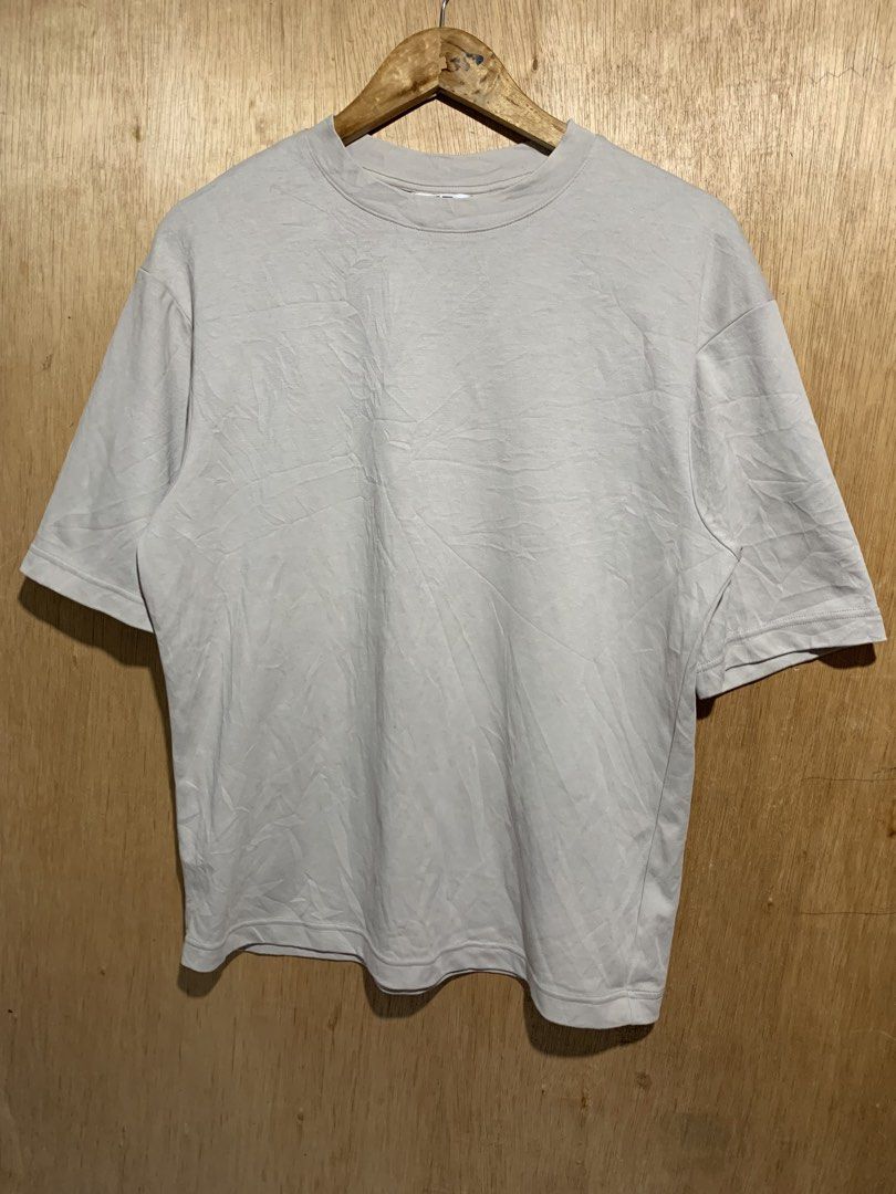 Uniqlo Airism M (Category: Tshirts & Polo Shirts ) located in Cebu City. Submitted by handpickedxthrift (Listing ID 1469948600, Image 1). Description: No issue Color rate 10/10.