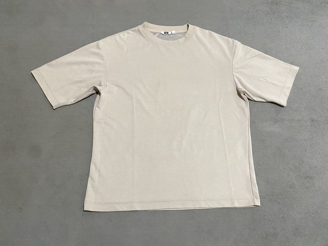 Uniqlo airism shirt (Category: Tshirts & Polo Shirts ) located in Tabaco. Submitted by centthrif55361 (Listing ID 1470035763, Image 1). Description: Uniqlo airism Medium W:20 L:25.4 Very good condition Color rate 9.5/10 Need wash .