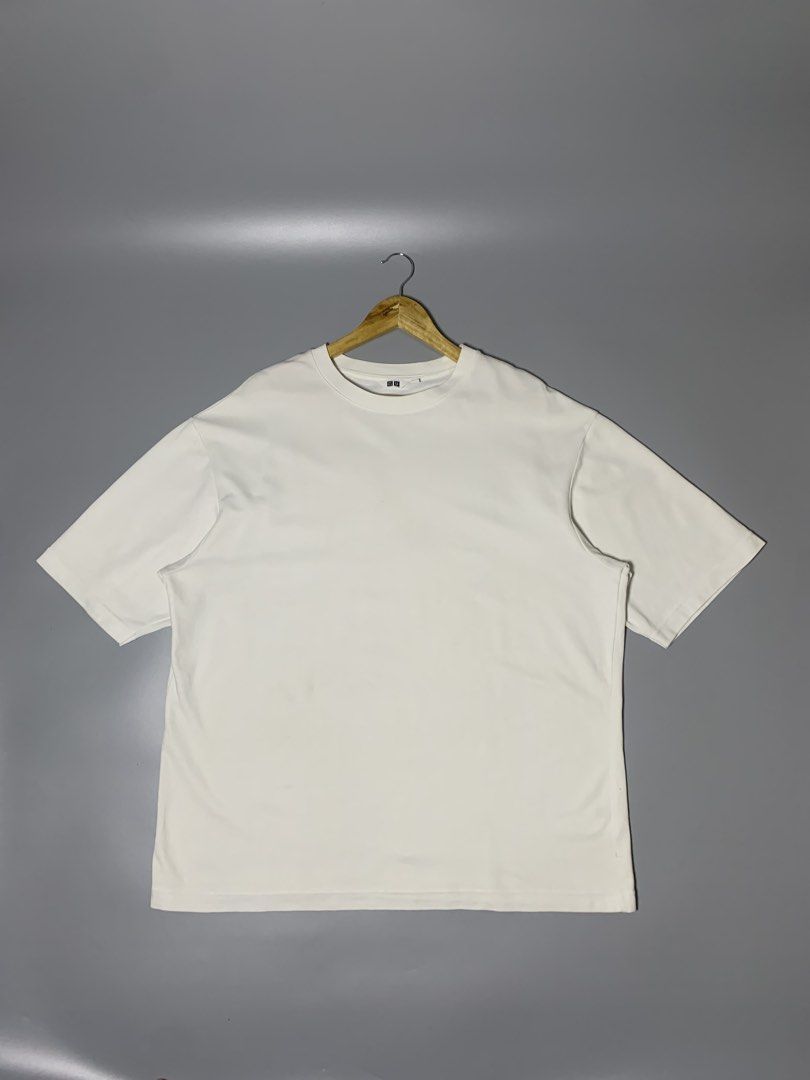 Uniqlo AIRism White (Category: Luxury Apparel) located in Manila. Submitted by macadr1p (Listing ID 1470116105, Image 2). Description: Uniqlo AIRism 𝑴𝒆𝒂𝒔𝒖𝒓𝒆𝒎𝒆𝒏𝒕𝒔 — 22x26 ( Boxy ) 𝑩𝒆𝒔𝒕 𝑭𝒊𝒕 — Medium 𝑪𝒐𝒍𝒐𝒓 𝑹𝒂𝒕𝒆— 9.8/10 𝑪𝒐𝒏𝒅𝒊𝒕𝒊𝒐𝒏 — Excellent 𝑻𝒂𝒈𝒔 — Complete 𝑰𝒔𝒔𝒖𝒆𝒔 — None 𝑭𝒂𝒃𝒓𝒊𝒄 — High-quality 𝑪𝒐𝒍𝒐𝒓 — Not faded 𝑺𝒊𝒈𝒏𝒔 𝒐𝒇 𝑼𝒔𝒂𝒈𝒆 — None 𝑫𝑰𝑺𝑪𝑳𝑨𝑰𝑴𝑬𝑹❗️ 𝑨𝒍𝒍 𝒑𝒉𝒐𝒕𝒐𝒔, 𝒃𝒓𝒂