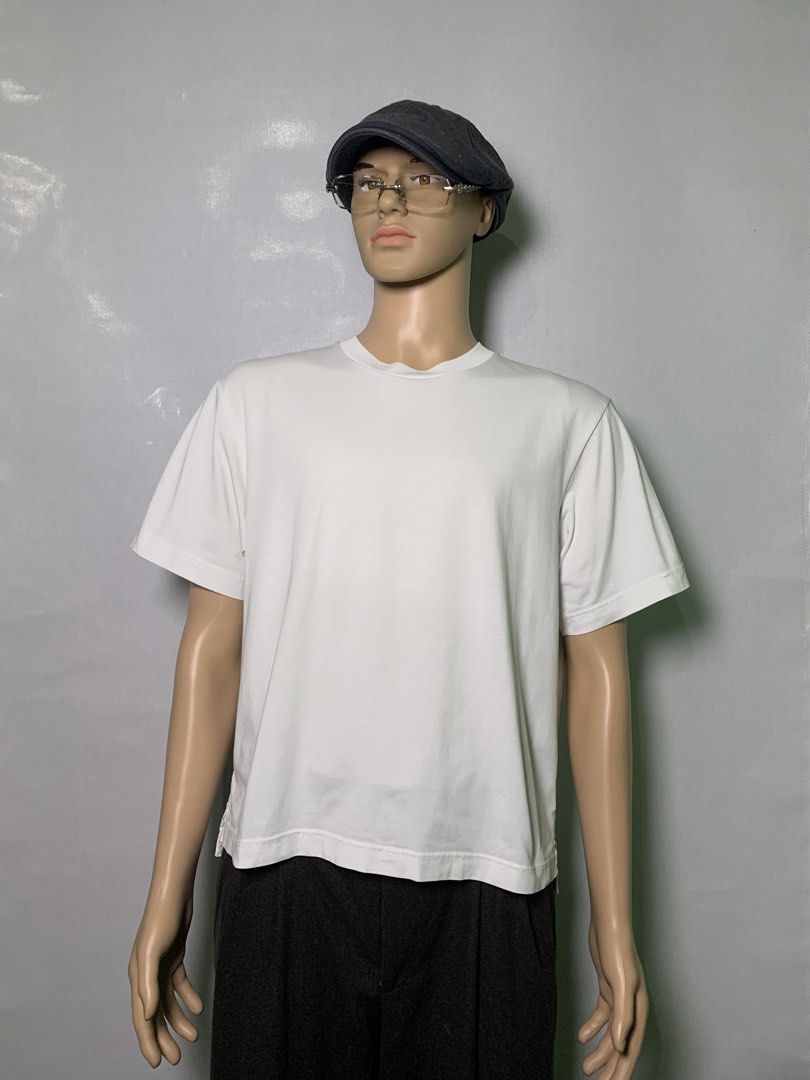 Uniqlo AIRism White (Category: Luxury Apparel) located in Manila. Submitted by macadr1p (Listing ID 1470116105, Image 1). Description: Uniqlo AIRism 𝑴𝒆𝒂𝒔𝒖𝒓𝒆𝒎𝒆𝒏𝒕𝒔 — 22x26 ( Boxy ) 𝑩𝒆𝒔𝒕 𝑭𝒊𝒕 — Medium 𝑪𝒐𝒍𝒐𝒓 𝑹𝒂𝒕𝒆— 9.8/10 𝑪𝒐𝒏𝒅𝒊𝒕𝒊𝒐𝒏 — Excellent 𝑻𝒂𝒈𝒔 — Complete 𝑰𝒔𝒔𝒖𝒆𝒔 — None 𝑭𝒂𝒃𝒓𝒊𝒄 — High-quality 𝑪𝒐𝒍𝒐𝒓 — Not faded 𝑺𝒊𝒈𝒏𝒔 𝒐𝒇 𝑼𝒔𝒂𝒈𝒆 — None 𝑫𝑰𝑺𝑪𝑳𝑨𝑰𝑴𝑬𝑹❗️ 𝑨𝒍𝒍 𝒑𝒉𝒐𝒕𝒐𝒔, 𝒃𝒓𝒂