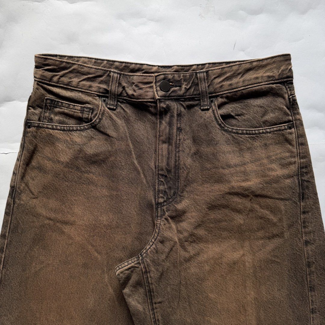 Uniqlo Barrel Leg Jeans (GU) (Category: Jeans) located in Manila. Submitted by erychooseyou (Listing ID 1470061313, Image 3). Description: For sale‼️ GU by Uniqlo Barrel Leg Jeans 🤍 Size Large fits to 29-30 - Mudwashed No issues and In as new condition Mine: 1290 🤝🏼 (Solid Piece) Mall price: 1990‼️ 𝟭𝘀𝘁 𝘁𝗼 𝗽𝗮𝘆 𝗴𝗲𝘁𝘀 𝘁𝗵𝗲 𝗶𝘁𝗲𝗺 𝗣𝗮𝘆𝗺𝗲𝗻𝘁 Method: Gcash 𝗦𝗵𝗶𝗽𝗽𝗶𝗻𝗴: J&T Express | Lalamove 𝗟𝗼𝗰𝗮𝘁𝗶𝗼𝗻: North Caloocan,