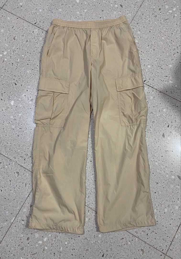 Uniqlo Beige Cargo Pants Size M (Category: Trousers) located in Calumpit. Submitted by Ketchi (Listing ID 1470063728, Image 1). Description: - Brand: Uniqlo - Color: Classic Beige - Size: M (Waist: 63-69 cm, Hips: 88-94 cm) - Material: 75% Cotton, 25% Nylon (Pocket lining: 80% Polyester, 20% Cotton) - Features: Elastic waistband & functional side cargo pockets - Origin: Made in China - Condition: Excellent/Ready to wear.