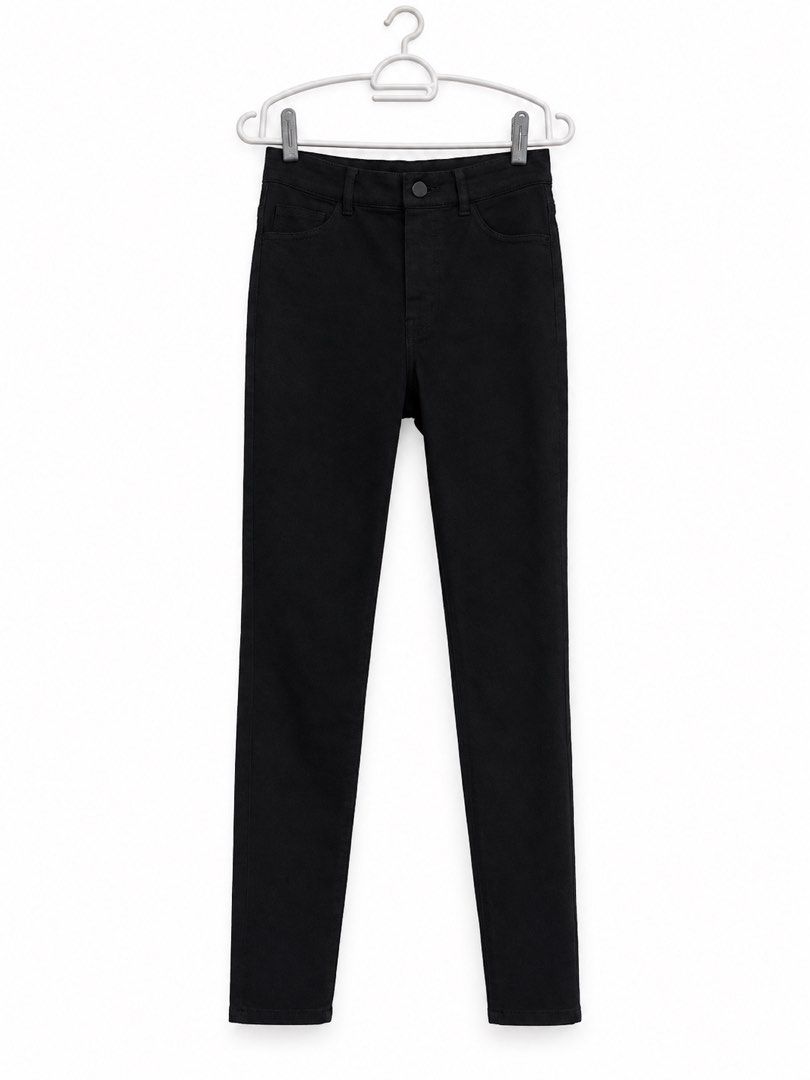 Uniqlo Black Jeggings (Category: Jeans) located in Manila. Submitted by handmedownsbymamaandisla (Listing ID 1469948882, Image 1). Description: .