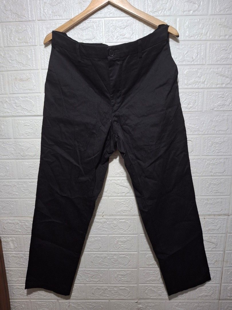 Uniqlo Black Pants Size 91cm (Category: Trousers) located in Angeles City. Submitted by livemountain.e2ae07 (Listing ID 1470025943, Image 1). Description: - Brand: Uniqlo - Color: Classic Black - Waist: 91cm - W18 L39 HEM 7.4 - Material: 97% cotton, 3% polyurethane (features a comfortable stretch) - Fit: Regular fit - Closure: Standard button fly - Design: Clean stitching, versatile everyday trousers that easily match any shirt or shoes.
