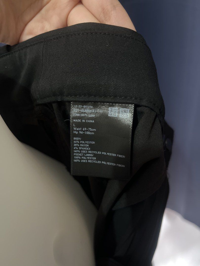 Uniqlo black pleated trousers (Category: Trousers) located in Baguio. Submitted by grrrrwmm__2day (Listing ID 1470080688, Image 3). Description: .