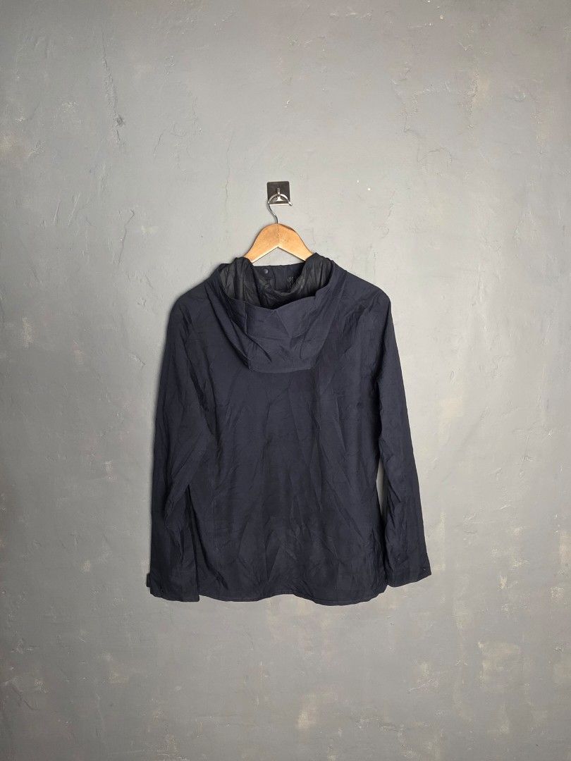 Uniqlo Blocktech Parka (Category: Coats, Jackets and Outerwear) located in Baguio. Submitted by labelleferroniere (Listing ID 1470073824, Image 2). Description: Good Condition No Flaw Outer Part Inner Part Sign of Use Womens ( XL ) 21 Width 25.5 Length 23 Sleeve Length.
