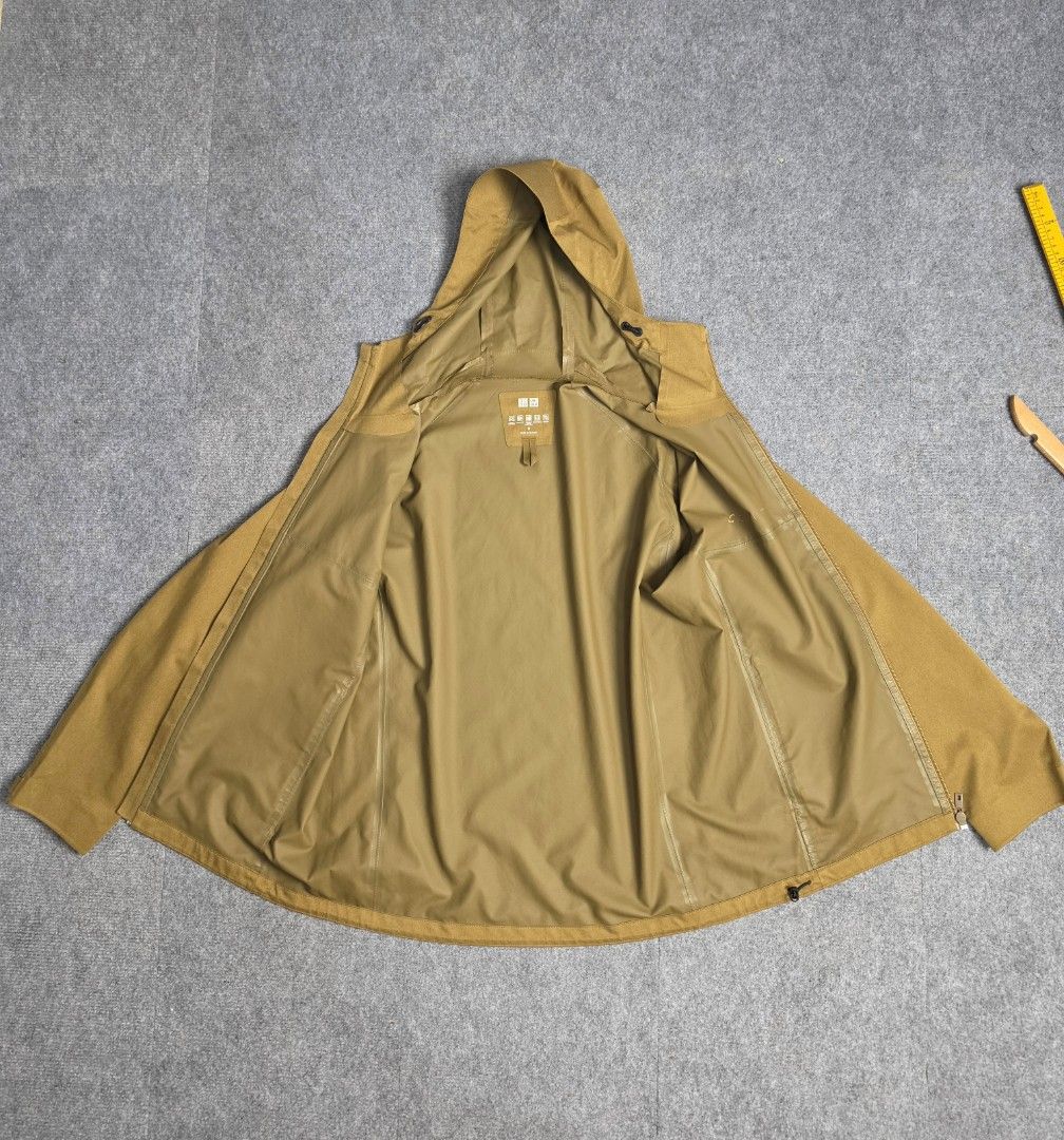 Uniqlo Blocktech Parka (Category: Coats, Jackets and Outerwear) located in Baguio. Submitted by labelleferroniere (Listing ID 1470074258, Image 2). Description: In Excellent Condition Minimal Sign of Use Medium Mens Measurements included on photos.