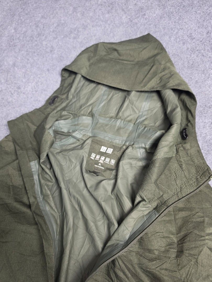 Uniqlo Blocktech Parka (Category: Coats, Jackets and Outerwear) located in Baguio. Submitted by labelleferroniere (Listing ID 1470074842, Image 3). Description: In Excellent Condition XL Mens Measurements seen in the photod.