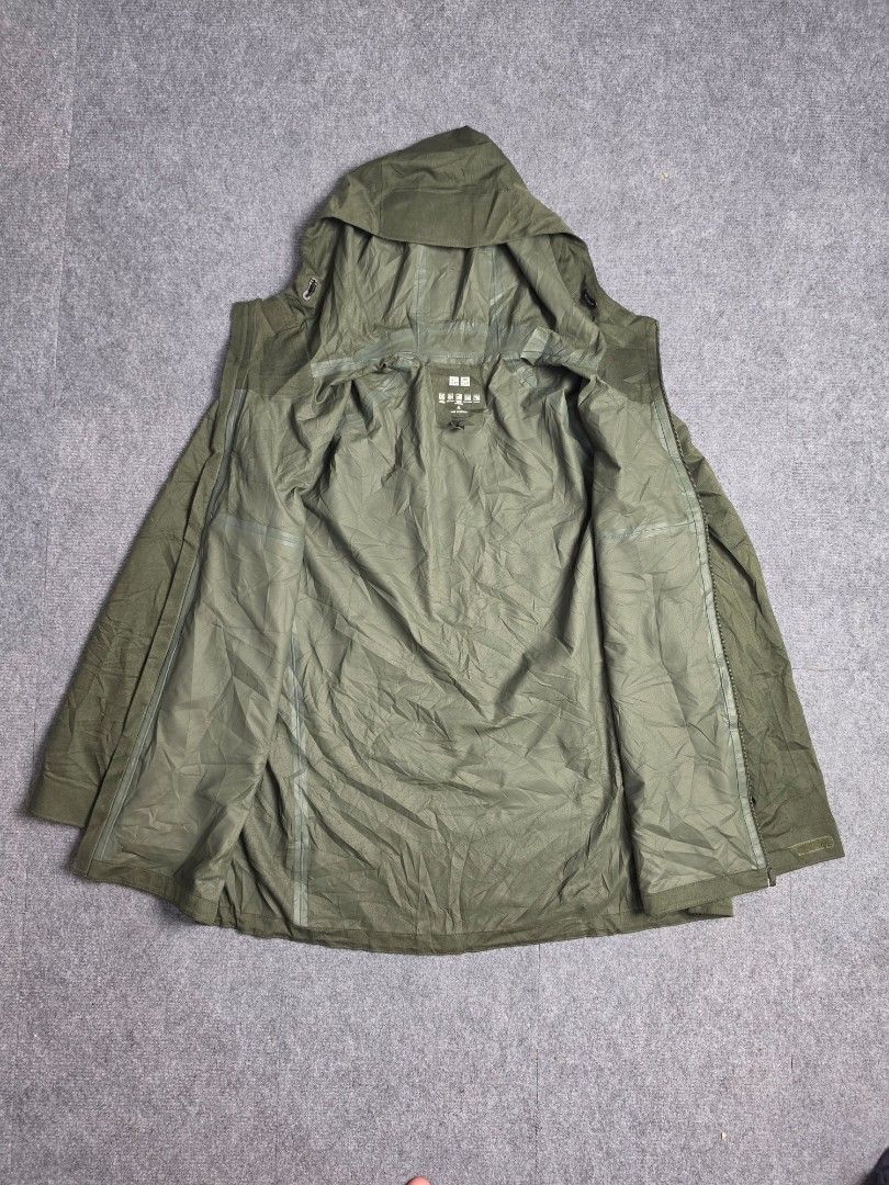Uniqlo Blocktech Parka (Category: Coats, Jackets and Outerwear) located in Baguio. Submitted by labelleferroniere (Listing ID 1470074842, Image 2). Description: In Excellent Condition XL Mens Measurements seen in the photod.