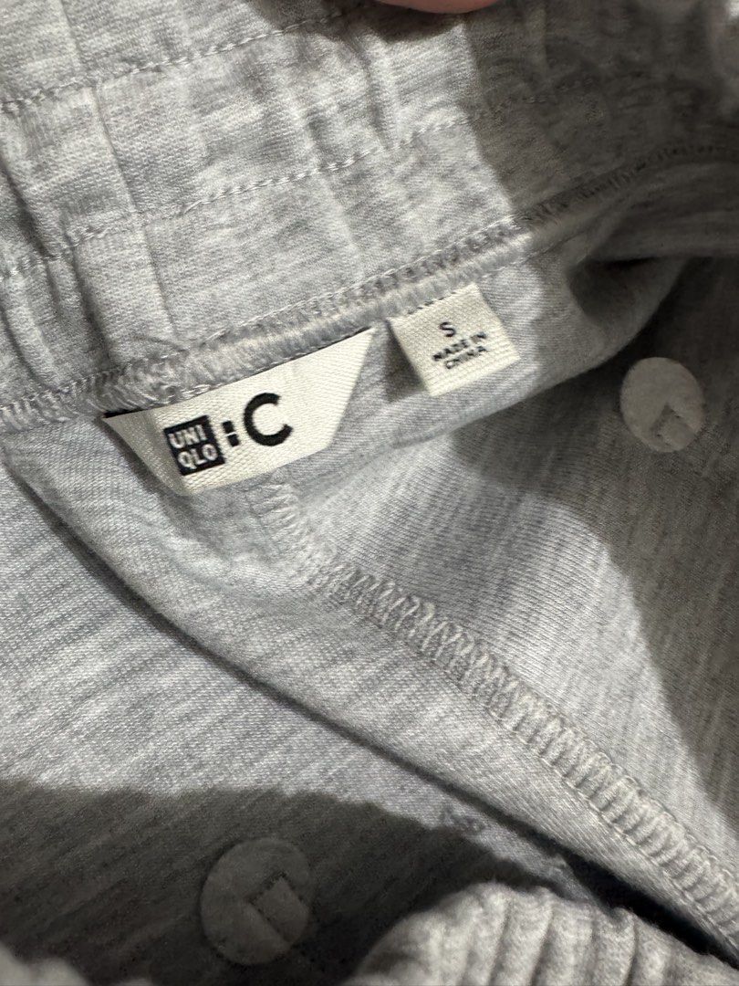 Uniqlo C: Sweat Wide Pants gray (Category: Joggers) located in Marilao. Submitted by yuzokii (Listing ID 1469970751, Image 3). Description: Uniqlo C: Sweat Wide Pants gray Small on tag 26-30 x 38 hem 9 Excellent Condition 1k plus sf.