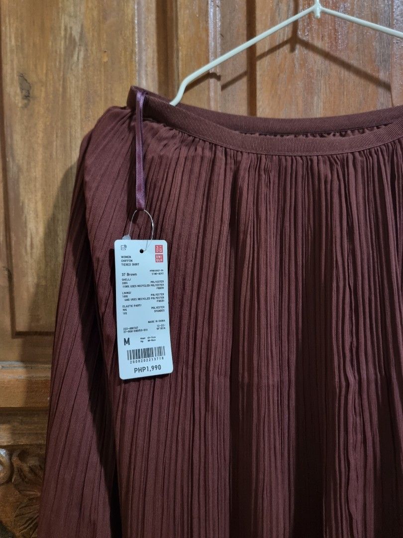 UNIQLO Chiffon Tiered Skirt (Category: Skirts) located in Makati City. Submitted by amberirix (Listing ID 1470043496, Image 2). Description: UNIQLO Chiffon Tiered Skirt Brandnew with tag. Size Medium Location: Taguig MOP: BPI Shipping via Lalamove, Grab or J&T.