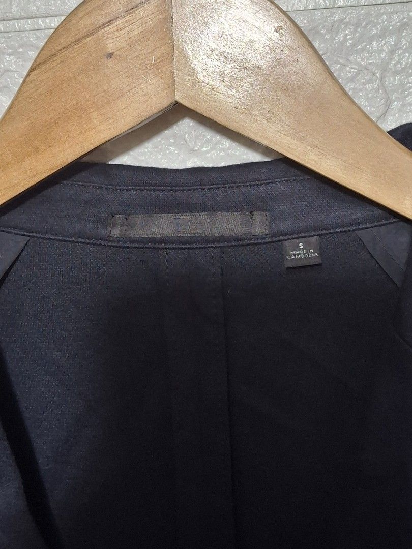 UNIQLO COMFORT JACKET COAT FOR MEN (Category: Coats, Jackets and Outerwear) located in Angeles City. Submitted by livemountain.e2ae07 (Listing ID 1470018603, Image 2). Description: UNIQLO COMFORT JACKET COAT FOR MEN SMALL W19.5 L26.5 GOOD AS NEW PLUS SF.