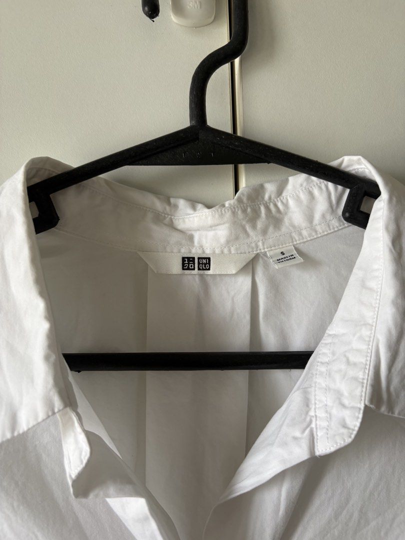 Uniqlo Cotton Polo (White, S) (Category: Longsleeves) located in Quezon City. Submitted by misserika (Listing ID 1469979749, Image 2). Description: - Brand: Uniqlo - Item: Classic white long sleeve button-down shirt - Size: S (Made in Vietnam) - Features: Standard collar, front button closure, buttoned cuffs - Condition/Style: Clean aesthetic, versatile for work or casual days.