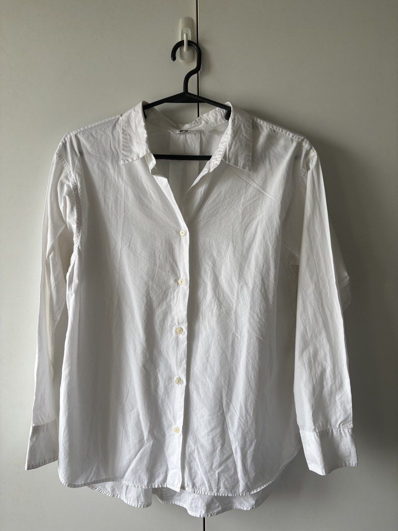 Uniqlo Cotton Polo (White, S) (Category: Longsleeves) located in Quezon City. Submitted by misserika (Listing ID 1469979749, Image 1). Description: - Brand: Uniqlo - Item: Classic white long sleeve button-down shirt - Size: S (Made in Vietnam) - Features: Standard collar, front button closure, buttoned cuffs - Condition/Style: Clean aesthetic, versatile for work or casual days.