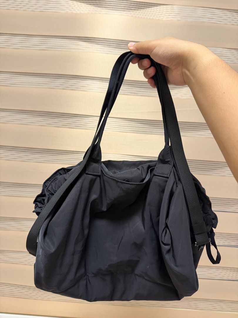 UNIQLO Drawstring Bag in Black (Category: Cross-body Bags) located in Ilagan. Submitted by declutterphi1 (Listing ID 1470051042, Image 2). Description: SELLING MY BAG (used once)! 🌸 🌸Good as new; NO ISSUES 🌸Size🌸 Height: 27cm, Width (top): 48.5cm, Width (bottom): 30cm, Shoulder strap length: 71-123cm, Capacity: 14L 🌸MOP: GCash 🌸MOD: J&T (sf starts at 75; loc: tuguegarao city).