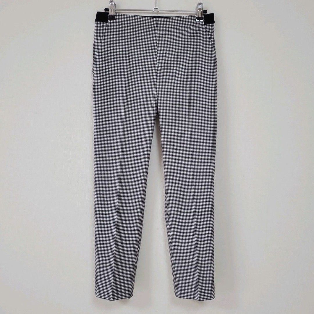 Uniqlo EZY Black and White Gingham Ankle Pants (large) (Category: Other Bottoms) located in Baguio. Submitted by sky_alexander143 (Listing ID 1469956503, Image 2). Description: - Classic black and white gingham pattern - Slim fit with stylish straight leg creases - Comfortable elastic black side tabs at the waistband - Versatile minimalist design, perfect for work or casual weekends.