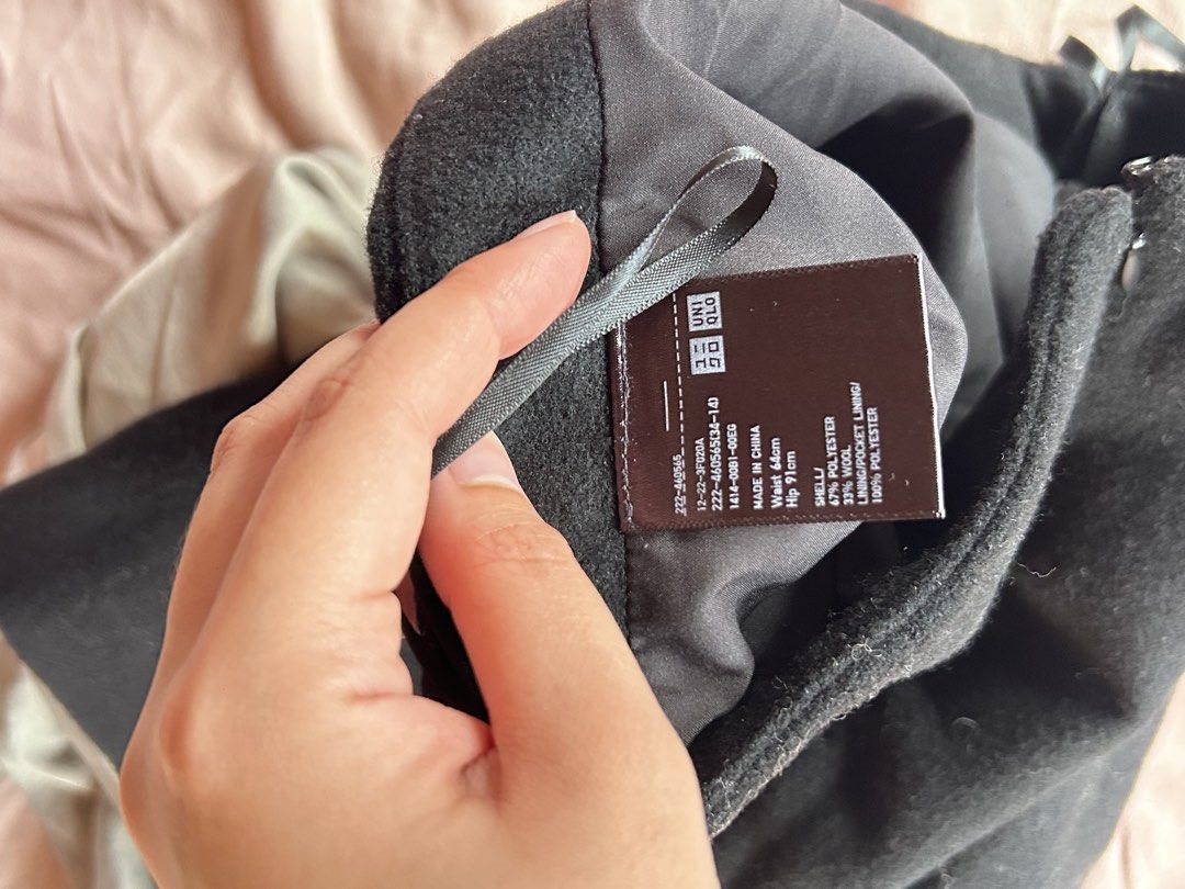 Uniqlo Fall Wool Blend Short Skirt Size M (Category: Skirts) located in Cebu City. Submitted by shopmikascloset (Listing ID 1469956357, Image 2). Description: - Brand: Uniqlo - Color: Classic Black - Style: Short skirt with side pockets - Material: 67% polyester, 33% wool; 100% polyester lining - Measurements: Waist 64cm, Hips 91cm - Origin: Made in China.