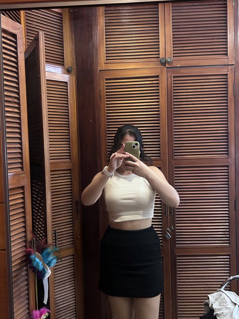 Uniqlo Fall Wool Blend Short Skirt Size M (Category: Skirts) located in Cebu City. Submitted by shopmikascloset (Listing ID 1469956357, Image 1). Description: - Brand: Uniqlo - Color: Classic Black - Style: Short skirt with side pockets - Material: 67% polyester, 33% wool; 100% polyester lining - Measurements: Waist 64cm, Hips 91cm - Origin: Made in China.