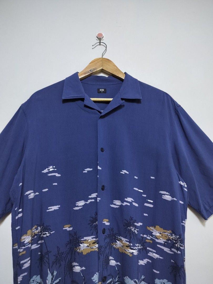 Uniqlo Hawaiian Button Down Shirt (Category: Tshirts & Polo Shirts ) located in Taguig. Submitted by thriftybounce (Listing ID 1470040280, Image 3). Description: Fit : L Width : 21.5 Length : 28 Color Rate : 9.8/10 Issue : None As New!.