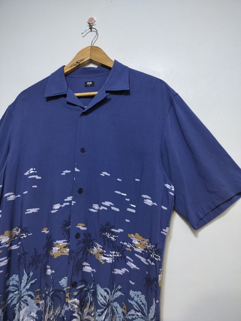 Uniqlo Hawaiian Button Down Shirt (Category: Tshirts & Polo Shirts ) located in Taguig. Submitted by thriftybounce (Listing ID 1470040280, Image 2). Description: Fit : L Width : 21.5 Length : 28 Color Rate : 9.8/10 Issue : None As New!.