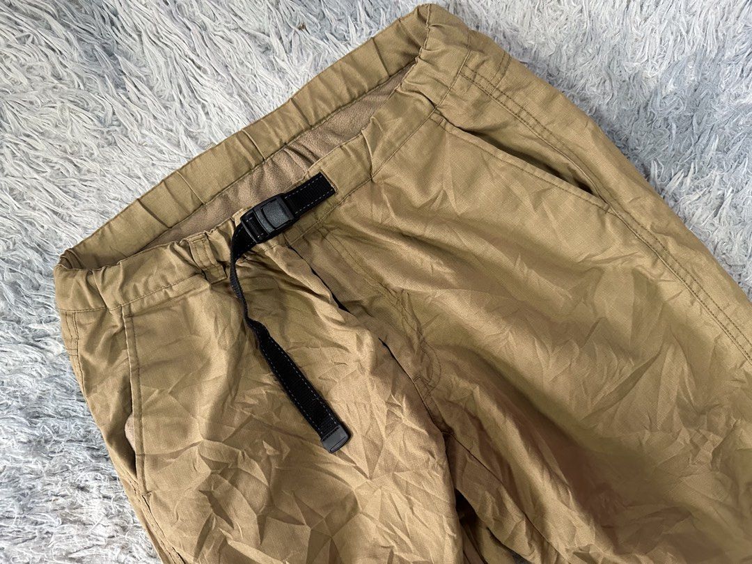 Uniqlo Heat Tech Utility Pants (Category: Chinos) located in Baao. Submitted by revamped.co (Listing ID 1470033616, Image 3). Description: Uniqlo Heat Tech Utility Pants Verygood Condition Size Medium on Tag Fit 30-34 39 Inches length Issue:Scratch at the buttom of the pants.